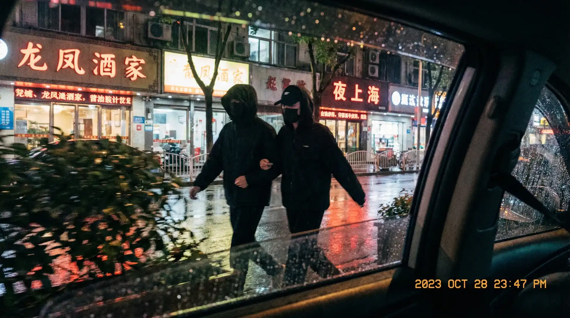猪猪侠8之变身战队 - 顶流明星深夜密会现场抓拍照片